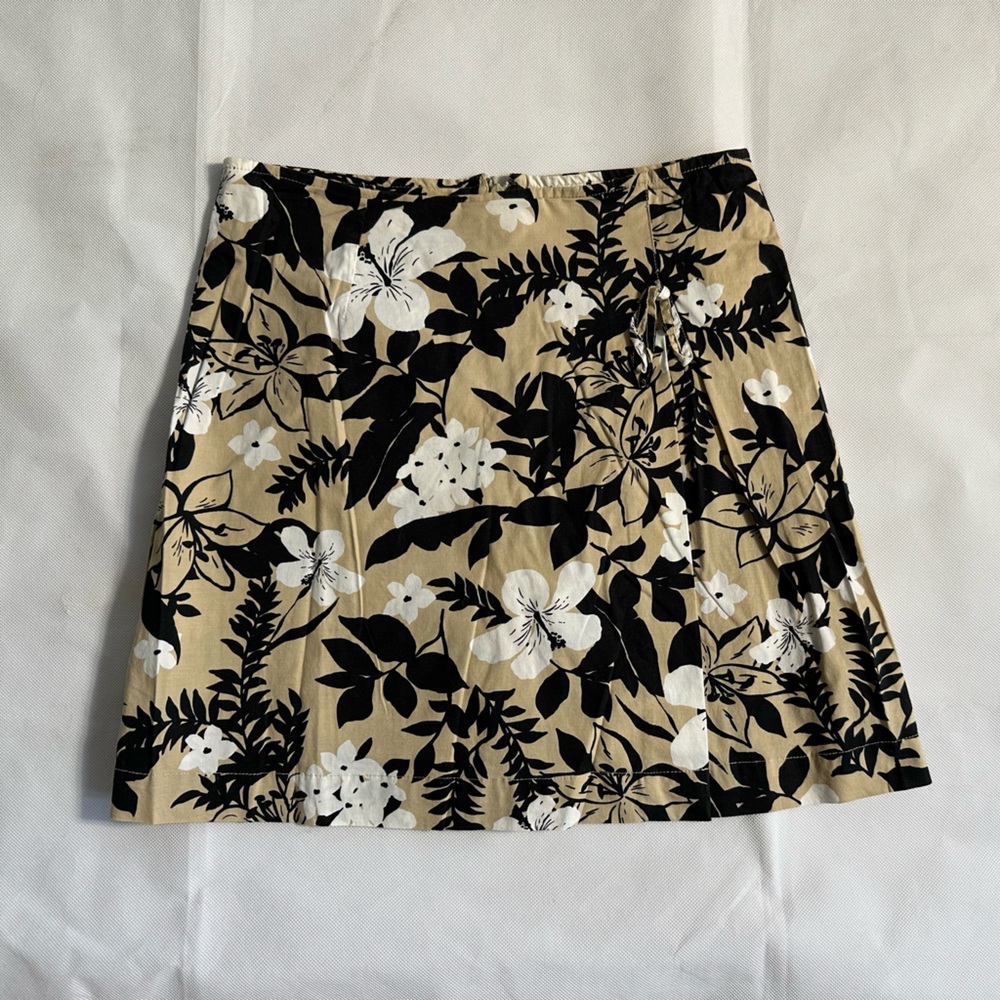 White Stag Tropical Floral Size 6 Skort